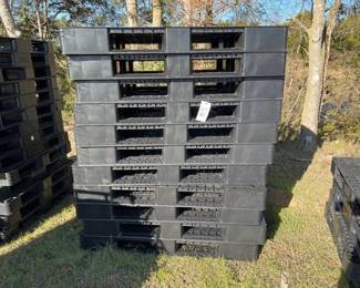 11 PLASTIC PALLETS