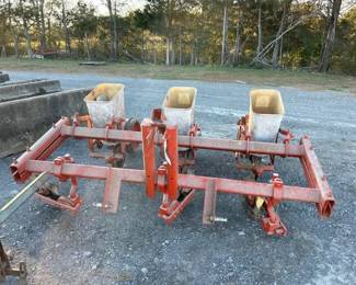 ALLIS CHALMERS THREE ROW PLANTER