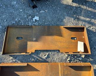UNUSED SKID STEER MOUNT PLATE