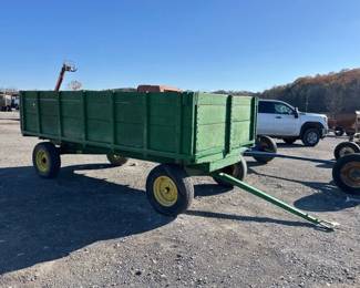 JOHN DEERE FARM WAGON WITH SIDES