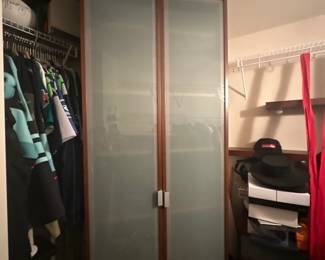 Wardrobe cabinet