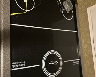 Air hockey table