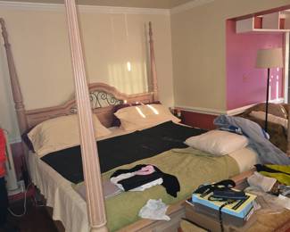 Poster bed
$$250