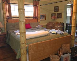 Canopy bed
$475