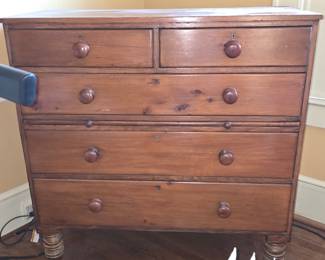 Chest of drawers
$225