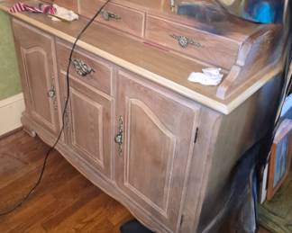 Side chest
$225