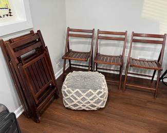 Wood folding chairs and pouf