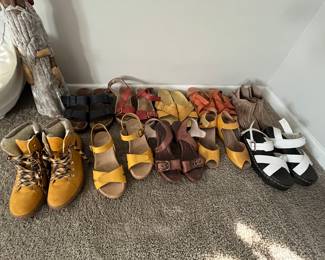 Women's shoes (size 7-8)