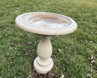Resin birdbath