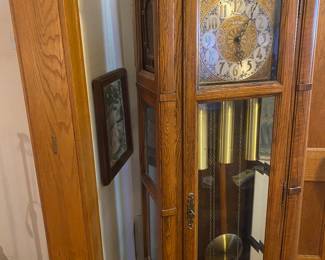 Howard Miller Beveled Glass Door. Brass Weight, Pendulum . WORKS. CHIMES!!