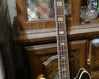 Voxton 4 String Bass 1 Guitar