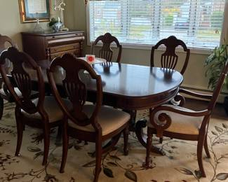 Dining room table, 6 chairs (2 arms), rug