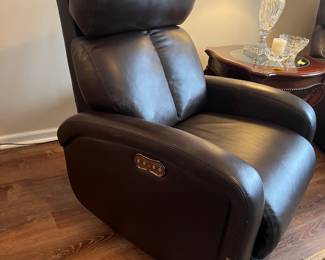 Electronic recliner, excellent shape, 2 available