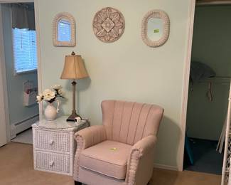 wicker drawers, lamp, small mirrors