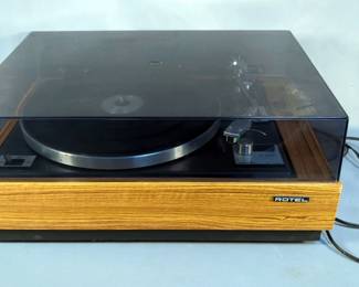 Rotel Turntable With Simulated Grain Finish, Model RP-100Q, Powers On