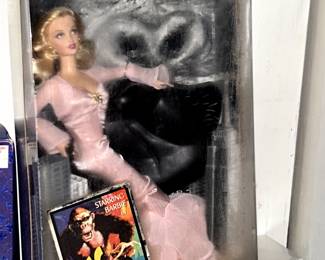 2002 King Kong Barbie Mint Box is a Barbie doll that is inspired by the final moments of the King Kong movie