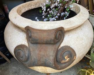 X-TRA LARGE ANTIQUE POT PLANTER, FIBERGLASS