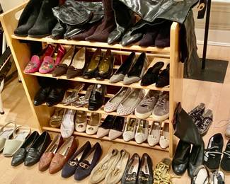 ASSORTED LADIES SHOES, SAMPLE SIZES 6, AND 7