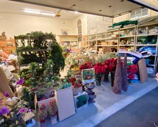 HOLIDAY FLOWER SHOP