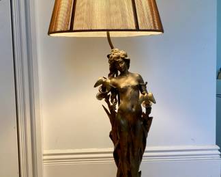ANTIQUE LAMP WITH BRONZE FINISH