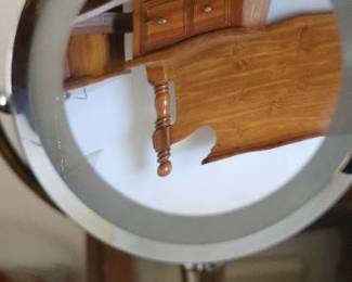 Electric stainless steel mirror with light and zooming mirror