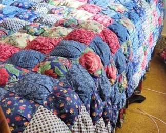 Very nice puffy Queen sized comforter quilted pattern