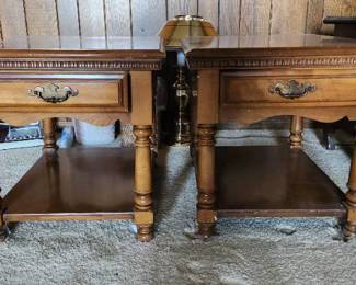 Pair of end tables with drawers, get both for 1 bid!
