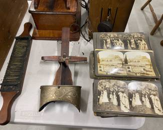 Vintage Stereoscope viewer (wood and metal) and many stereoscope cards. 