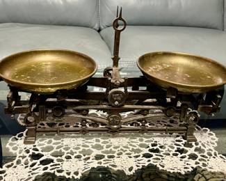 19thC American antique, brass, and cast-iron counterbalance mercantile scale
