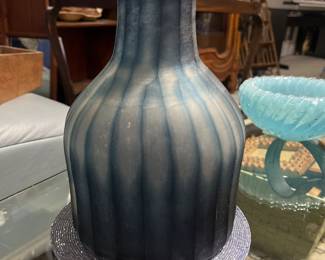 Prodo Small Vase
Width: 6.90 (in)
Height: 8.60 (in)
Depth: 6.90 (in)