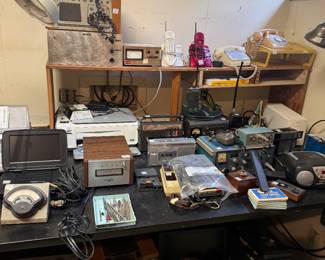 Antique TVs, ham radios, dictaphone, field radio from WW2