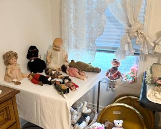 Vintage Shirley temple doll, Steif Bear , money ect. 