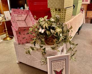 Wicker trunk, storage baskets