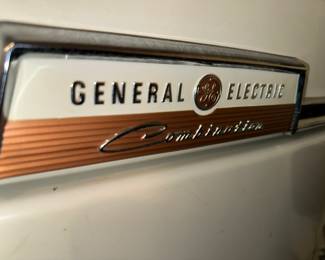 AMAZING GE Refrigerator / Ice box from the 60's and it's WORKING 