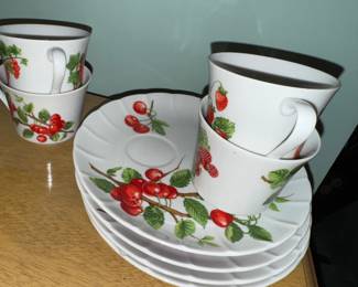 Seymour Mann 4 c+dessert saucers