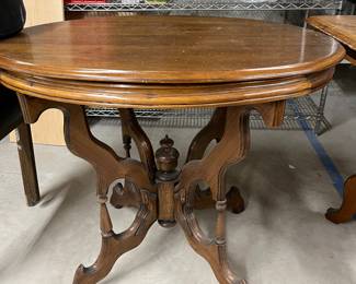 Stunning oval end table