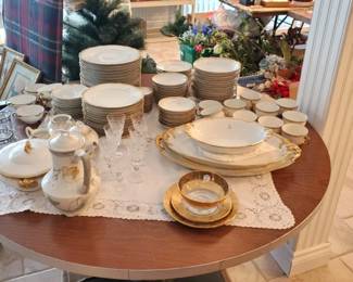 Fine Antique Limoges dishes, White and gold