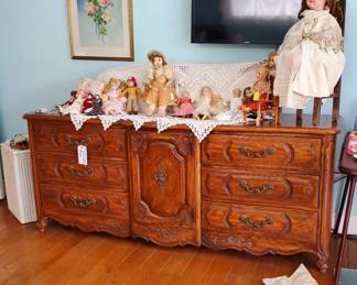 Fine Thomasville Dresser with 2 mirrors not pictured and more Antique dolls.