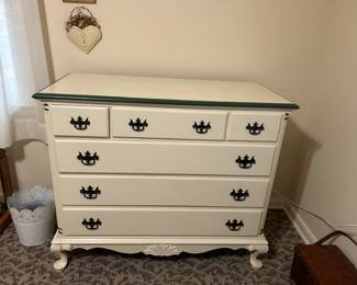 Chest of drawers