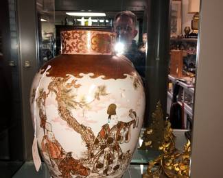 Large beautiful Japanese Kutani vase