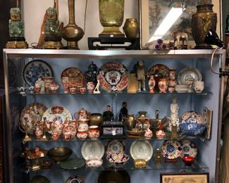 Antique Japanese Kutani & Imari porcelains, Chinese Antiques porcelains, different artifacts