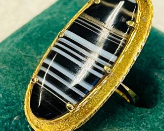 A lovely elongated 18k most likely French agate ring.