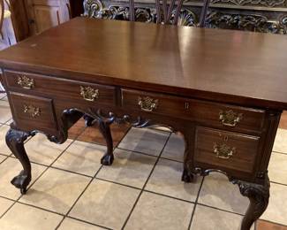 Chippendale partner's desk in excellent condition. Two matching chairs.