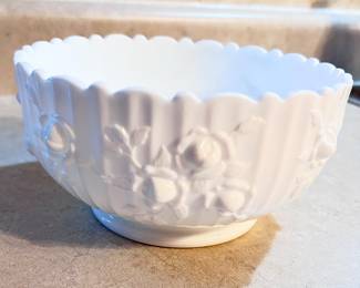 Vintage Fenton
Milk Glass Cabbage Rose Bowl
