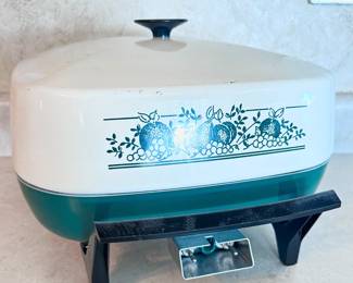 Vintage WestBend Green & Cream Nonstick Electric
Skillet with Lid West Bend WI 