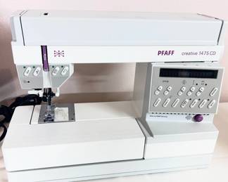 Pfaff 1371 German made computerized sewing machine- Mint Condition 