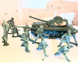 Vintage- Little Green Army  (10 soldiers and tank)