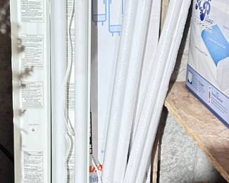 Fluorescent light Bulbs 