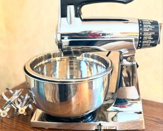 Vintage Sunbeam Mixmaster 12 Speed Mixer Black & Chrome w/SS Bowls & Beaters- mint condition