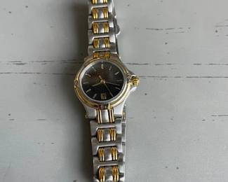 Vintage Gucci Ladie's Onyx Graphite. Date dial, Swiss Quartz, Stainless and Goldtone.